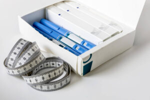 How does semaglutide work to lose weight